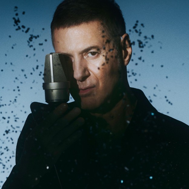 Étienne Daho - Auteur-compositeur. Nommé artiste masculin de l'année et album de l'année aux Victoires de la musique. Prix spécial de la Sacem.